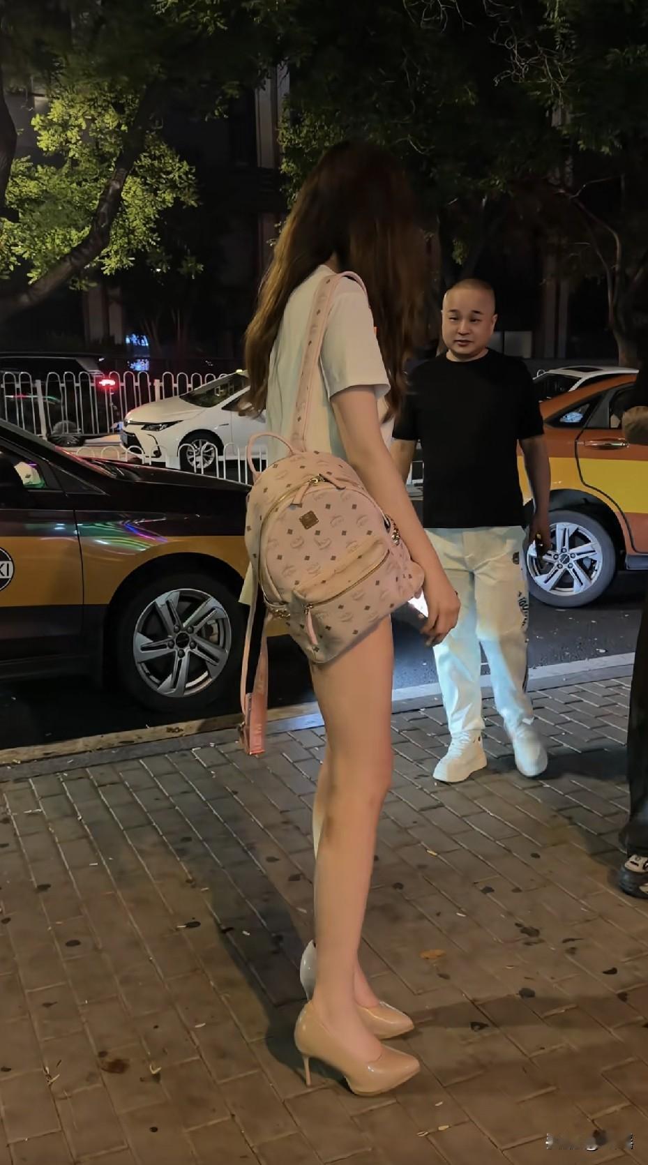 这哥们有5套拆迁房的气质