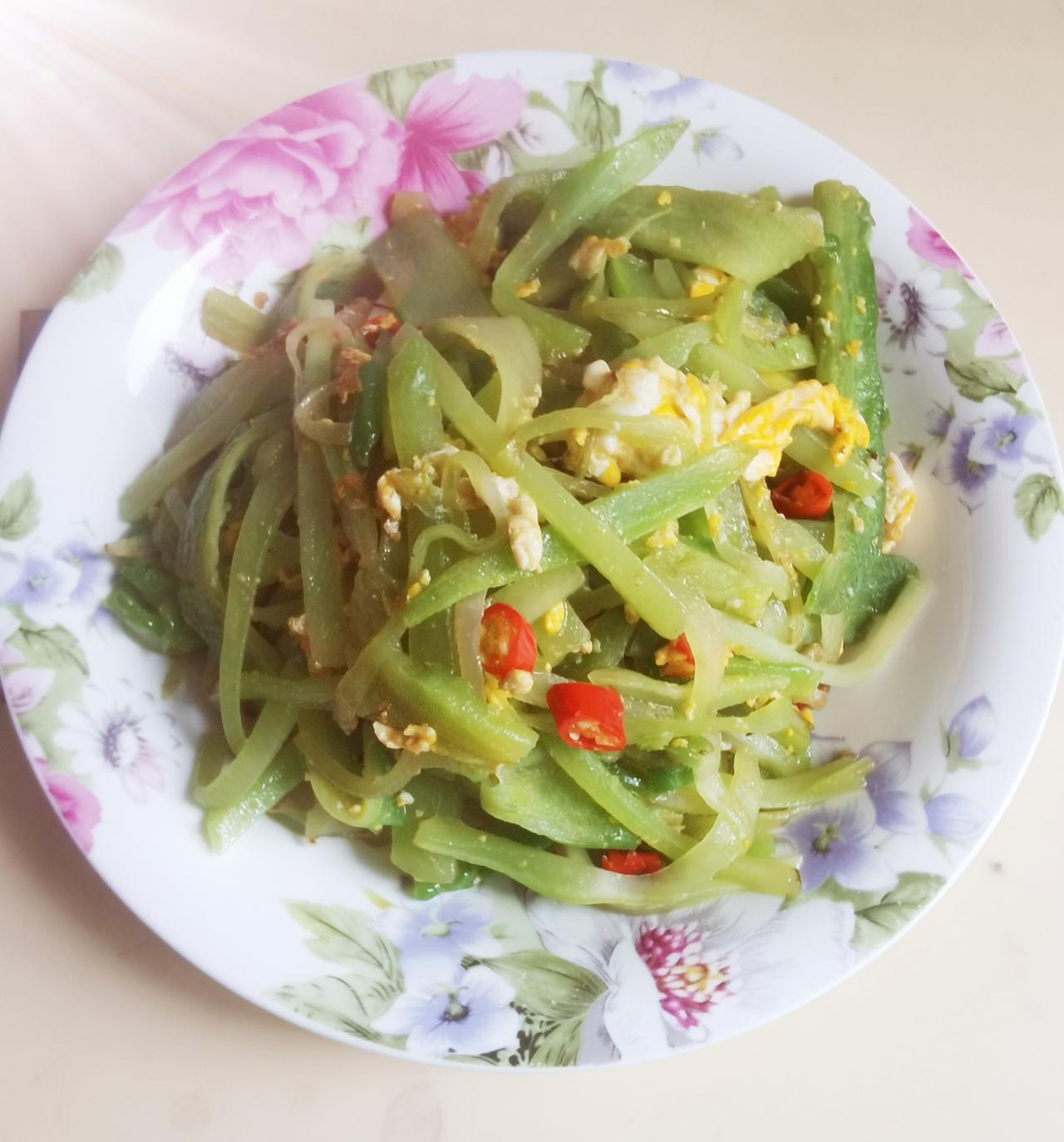 很少花时间为自己做饭。我的时间基本上都花给了儿子和丈夫。儿子爱吃的是牛羊肉