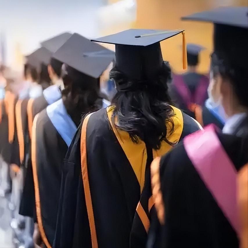 东南亚诈骗套路全面升级，“养猪式”拐卖专门针对大学生！4月10日傍晚，19岁