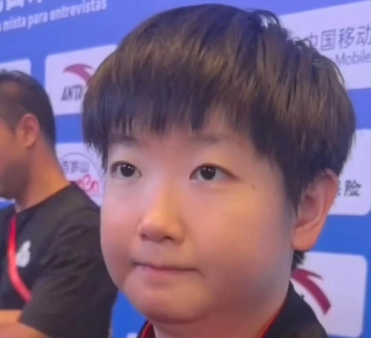 孙颖莎打球有个特点不是进攻凶狠也不是有八百个心眼，而是她每次在关键分落后