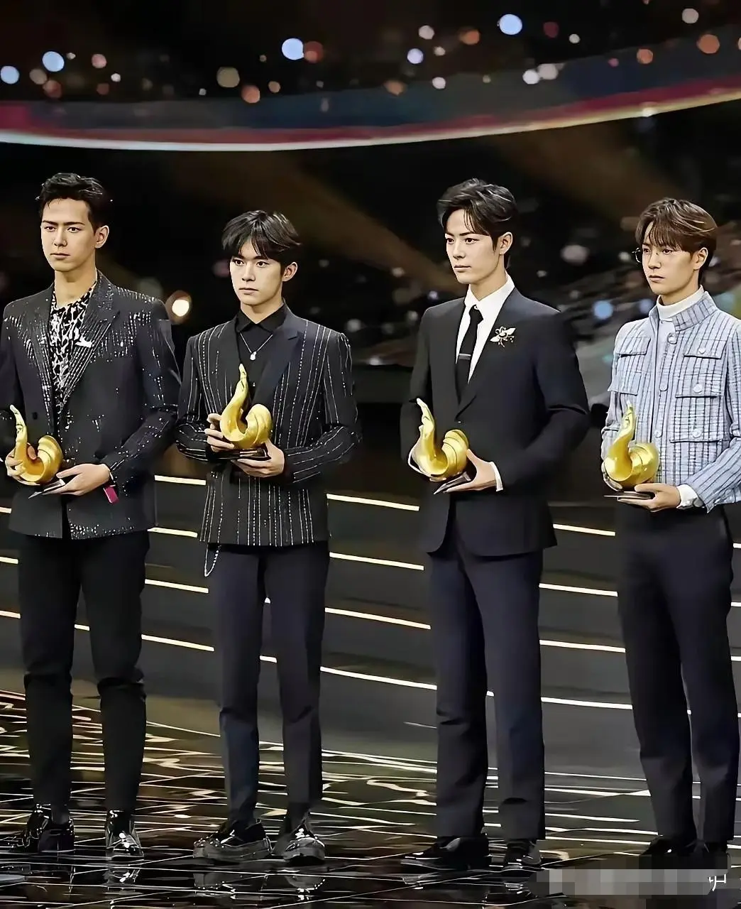 易烊千玺身高、颜值、名气不及李现、肖战、王一博却成最年轻金鸡奖影帝，站在演艺圈