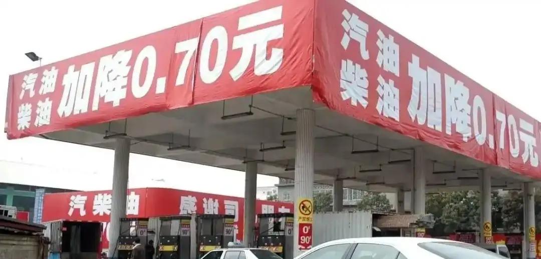 以前被认为最稳的生意之一，如今也开始大规模关店了。这个生意，就是民营加油站。
