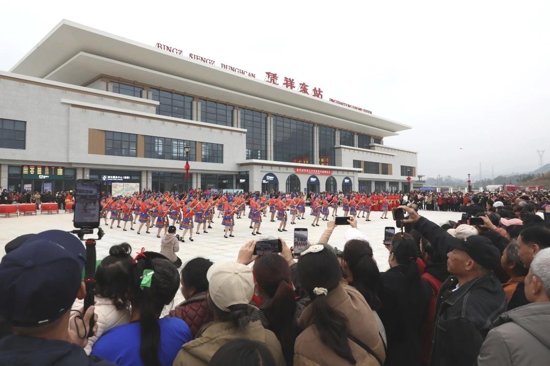 南凭高铁崇凭段今日开通南宁至凭祥75分钟直达2025年12月5日，南宁至