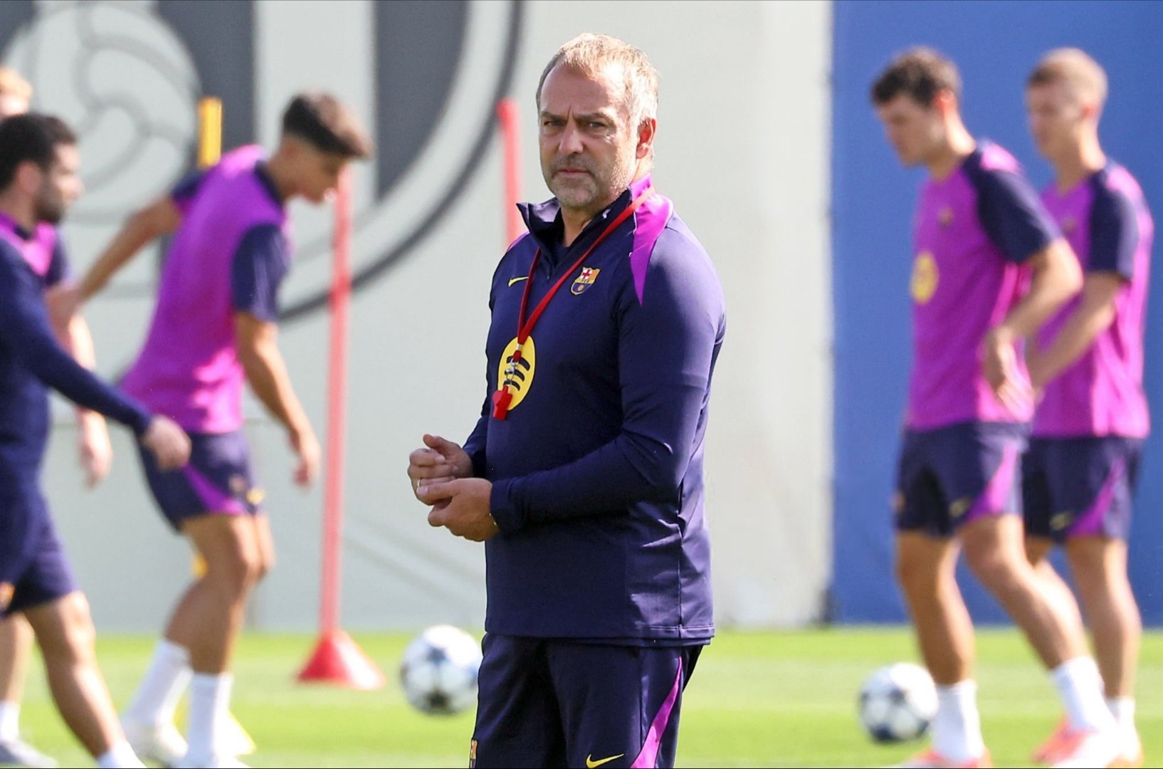 世体：应弗里克的要求，今年夏天巴萨不会前往美国和日本进行季前赛❌巴塞罗那将在欧