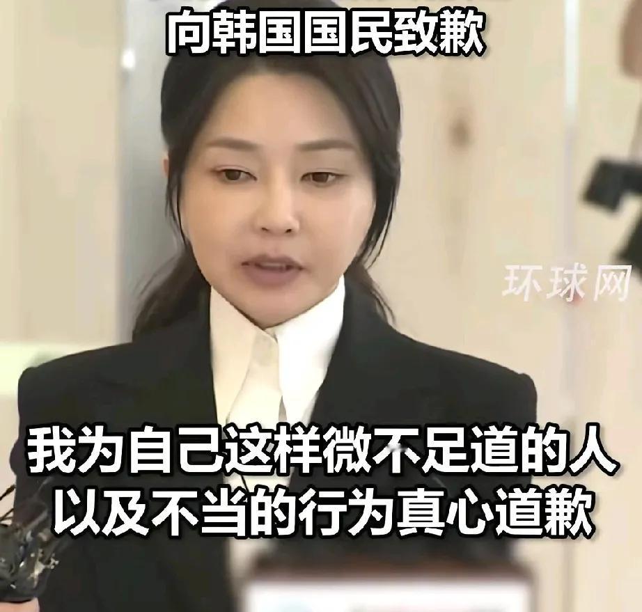 韩前第一夫人金建希的脸垮了！树倒猢狲散，尹锡悦被关押，金建希的好日子算是到头了