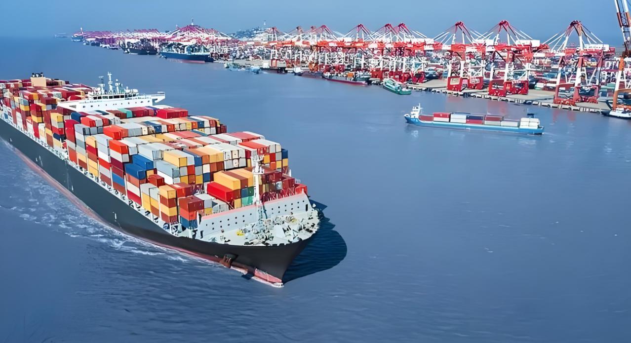 刚刚，中美航运战按下暂停键！美国认怂！就在今天，我们正式宣布：从2025年11