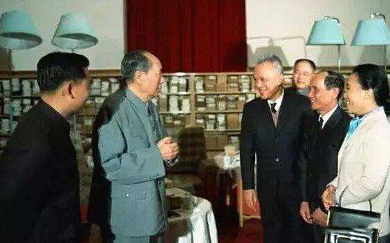 1970年12月下旬，毛主席同李德生谈话，准备让他担任北京军区司令员。李德生当时