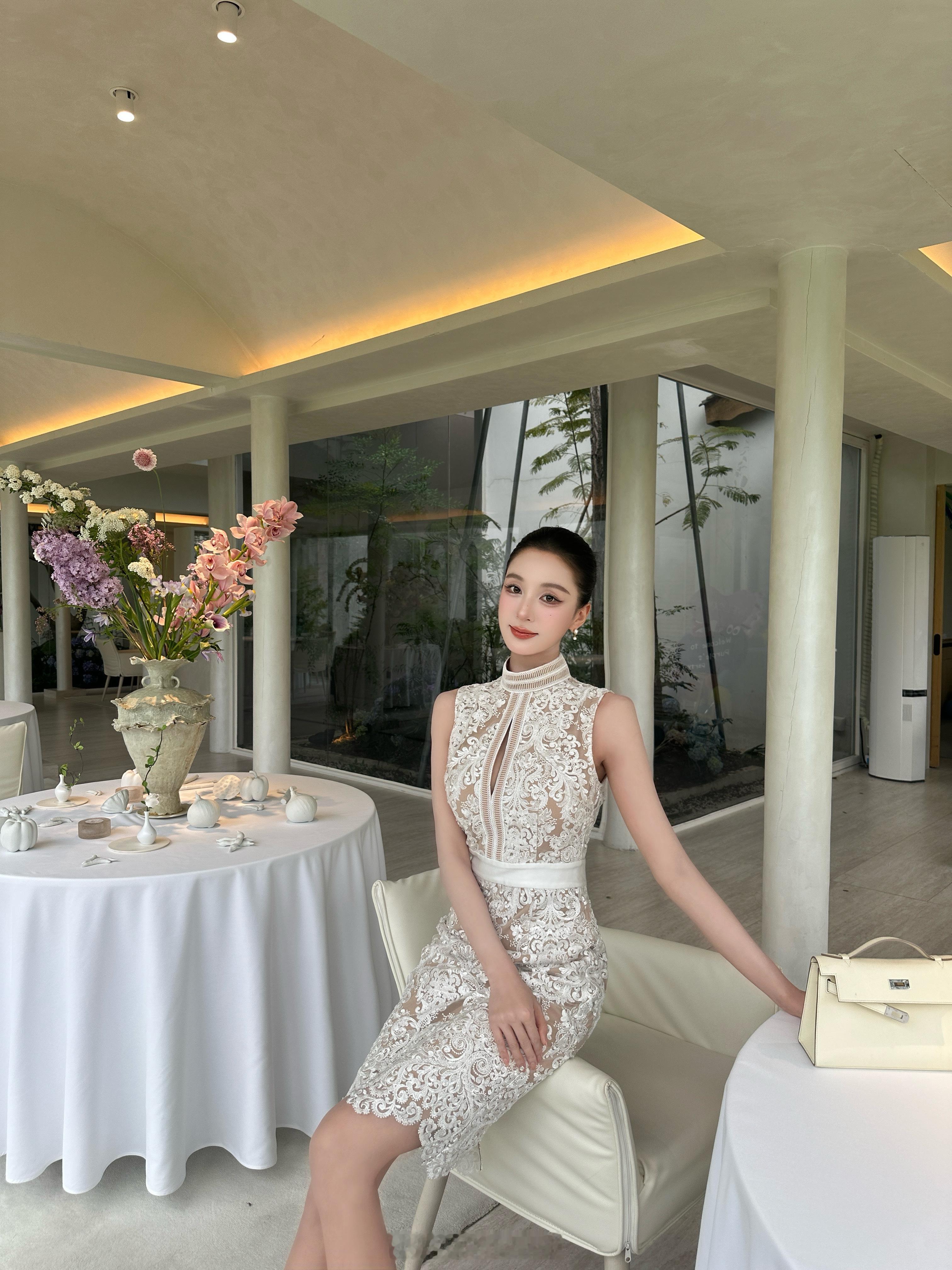 这件超级重工，光面料就是大成本全是用了奢华的礼服标准去定的面料！全是刺绣骨线蕾丝