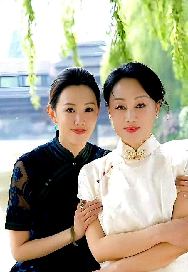 闺女悄悄去领证那天，最先慌的总是当妈的心。王姬听到高丽雯和薛皓文已办了手续，第