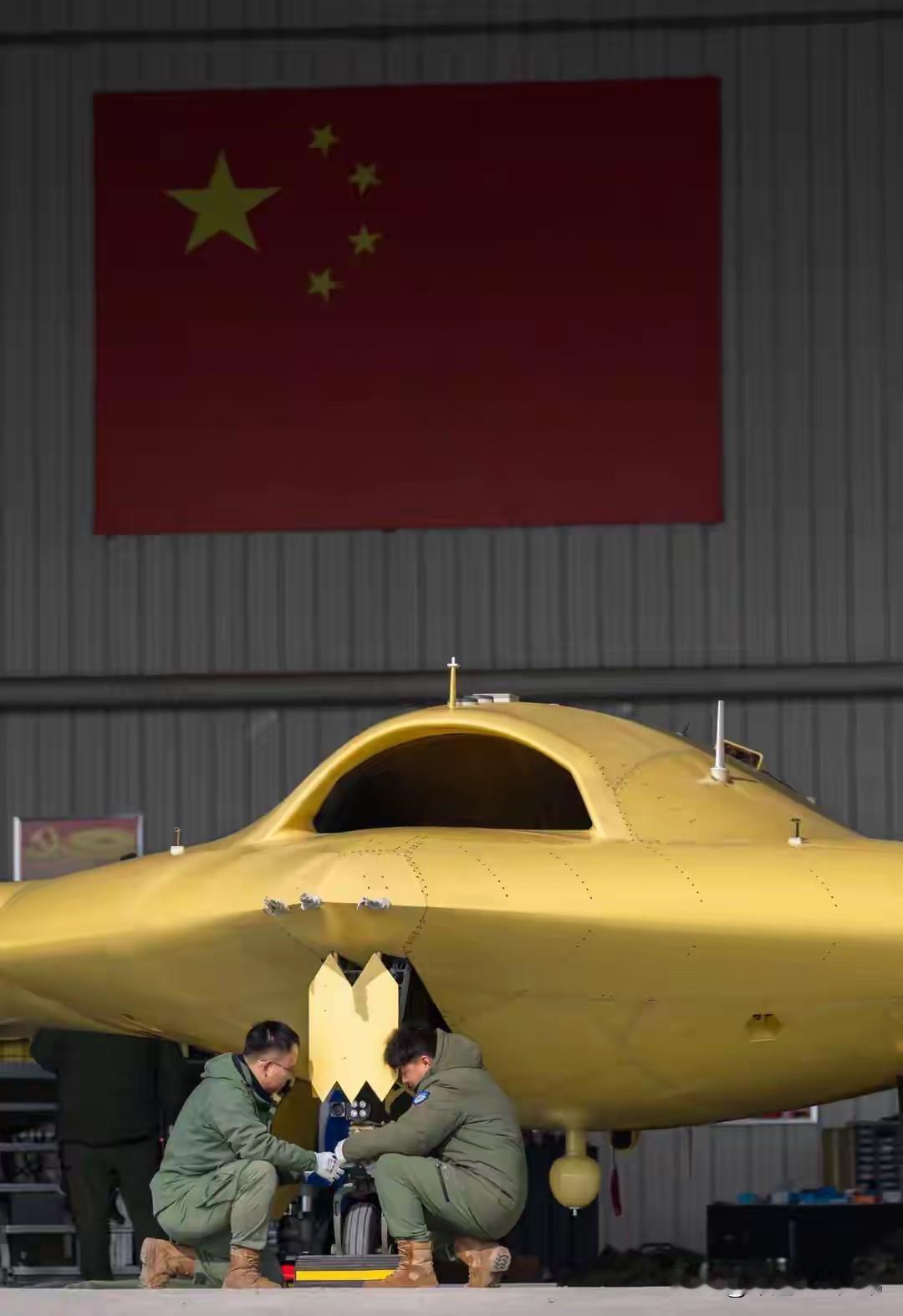 年底好消息不断，国产高空高速彩虹-7型隐身无人机近日首飞成功……