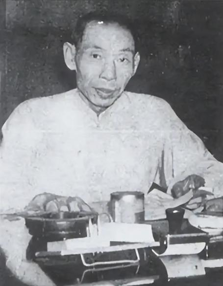 民国时期，杜月笙的恩人想把一个小孩托付给他。杜月笙犹豫不决，怕这个孩子品性不佳会