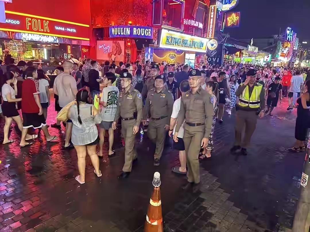 【五千美军直扑泰国】280天水上漂流有传言士兵“兵变”这次终于落地了泰国