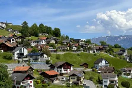 世界上最富裕的十个国家衡量国家富裕程度，人均GDP（购买力平价）是核心指标，