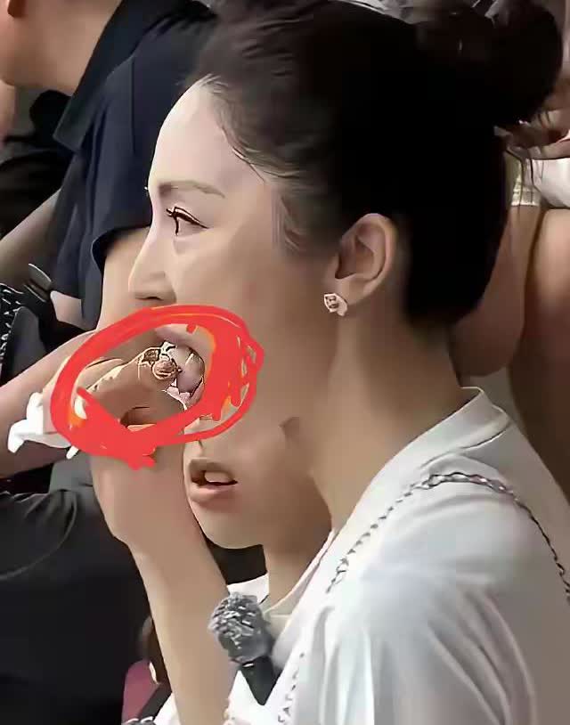 董璇又登上热搜了，起因是打了舌钉！她会和张维伊走到一起也就不足为奇了！毕竟张