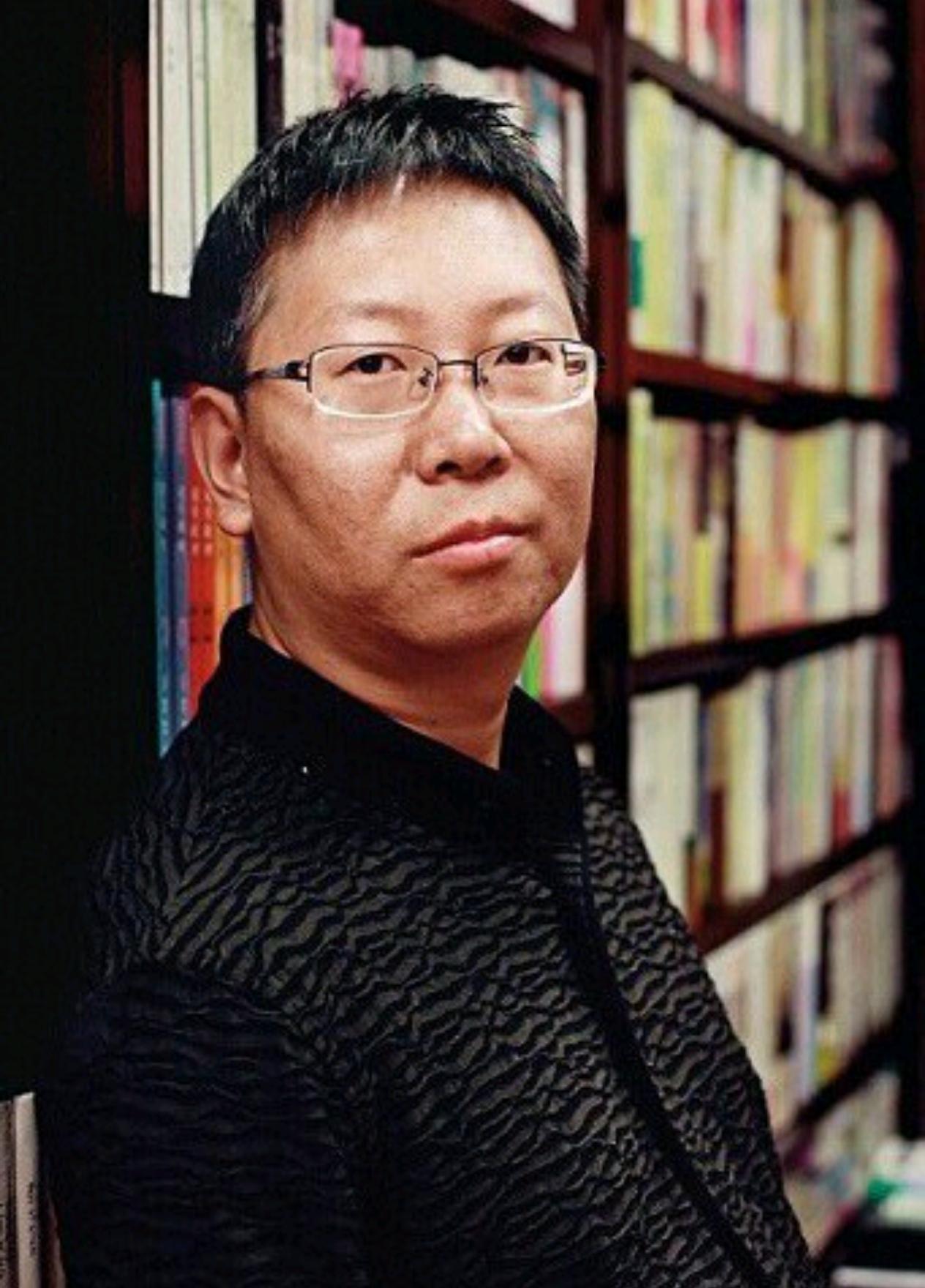 如今秦晓宇因为《监狱来的妈妈》闹出这么多争议，引来满场非议，我半点都不觉得意外。