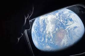 假如外星人看这个星球，会觉得这个星球上的生物是个整体，团结一心，实际上呢，不是的