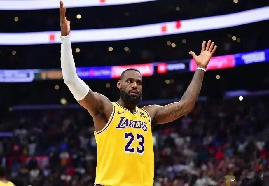 贝弗利拱火啊前NBA球员贝弗利近日接受采访时被问到是否认为詹姆斯会回到骑士，