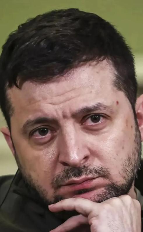 一直以来，俄罗斯到处轰炸乌克兰，但对泽连斯基的总统府却手下留情。但现在不一样了，