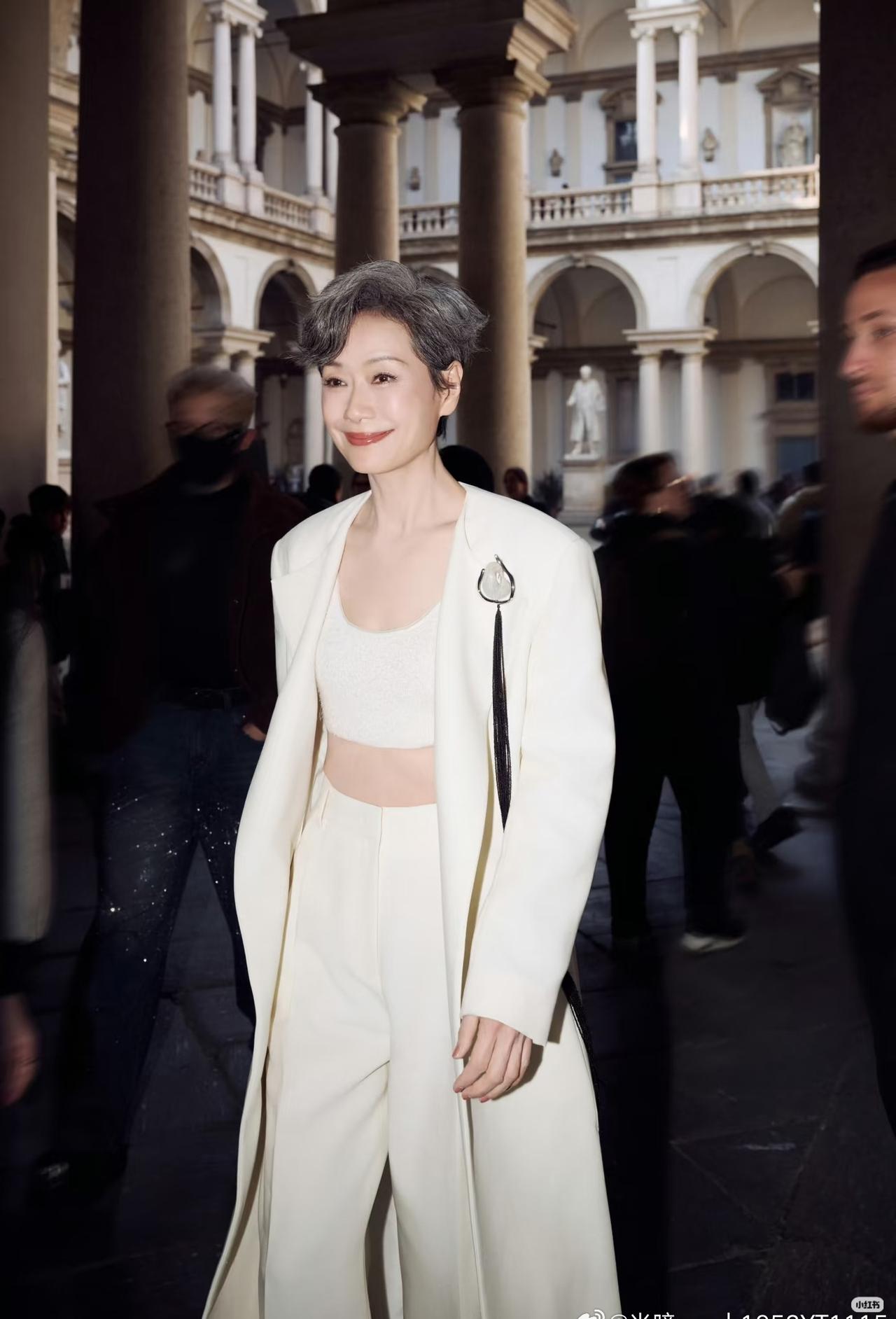 叶童超话叶童米兰时装周米兰时装周英姿飒爽，淼淼星河。​​​