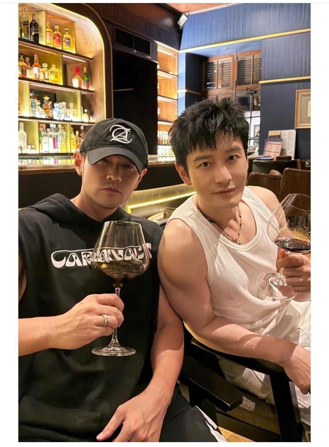 黄晓明，这两年越来越少年。