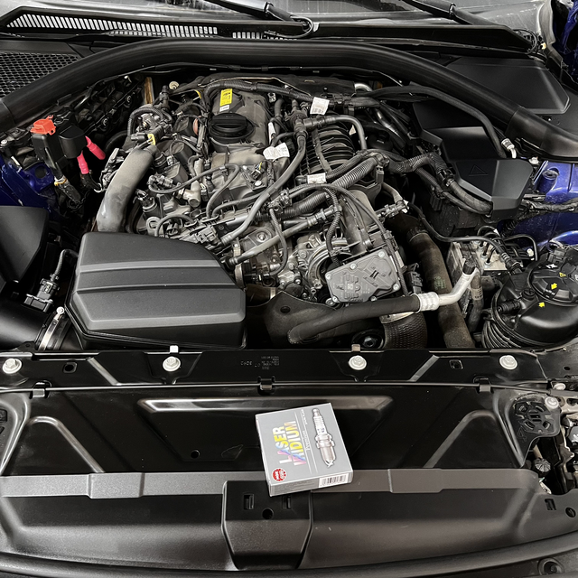 换完火花塞后发动机抖动昨天在外面的维修店换了NGK火花塞后发动机抖动的很厉害，