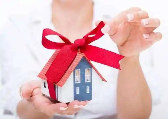 安徽合肥，一母亲花403万给女儿买了2套房，谁料，女儿是个恋爱脑，她为了讨好男友