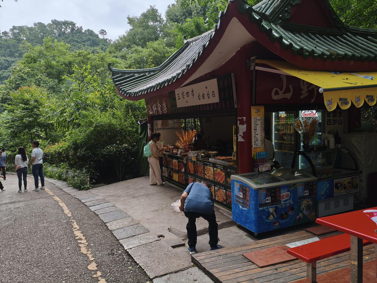 万科倒闭是大摡率感觉万科倒闭真是大概率事件。曾经它可是中国房地产行业