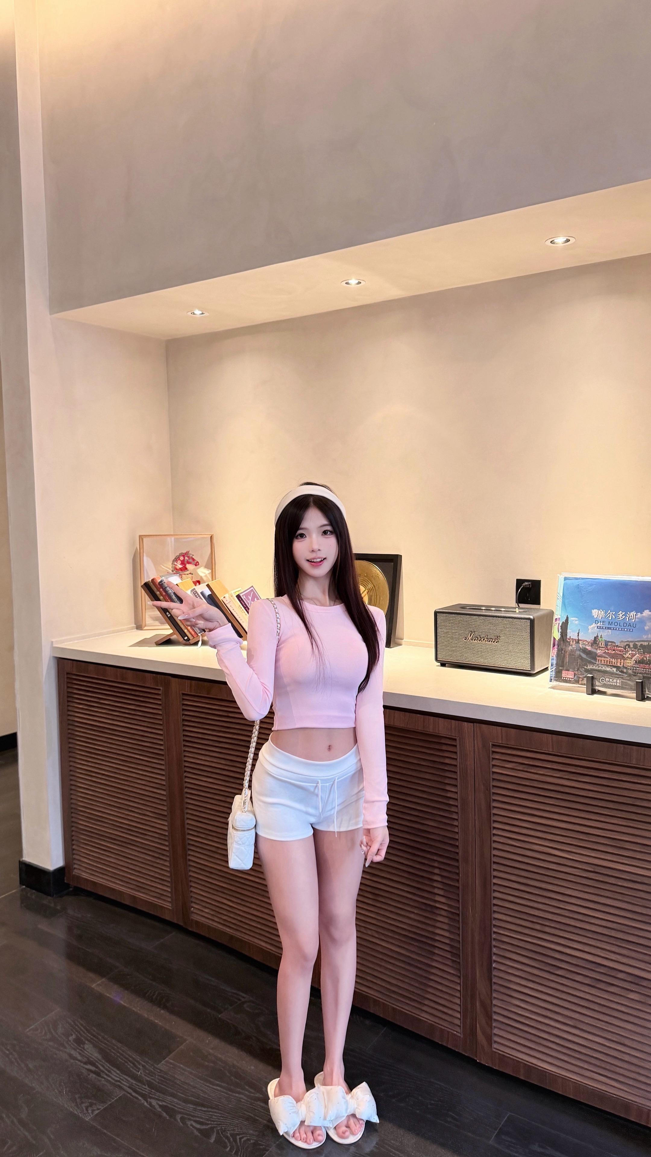 请靠近我和我的心。