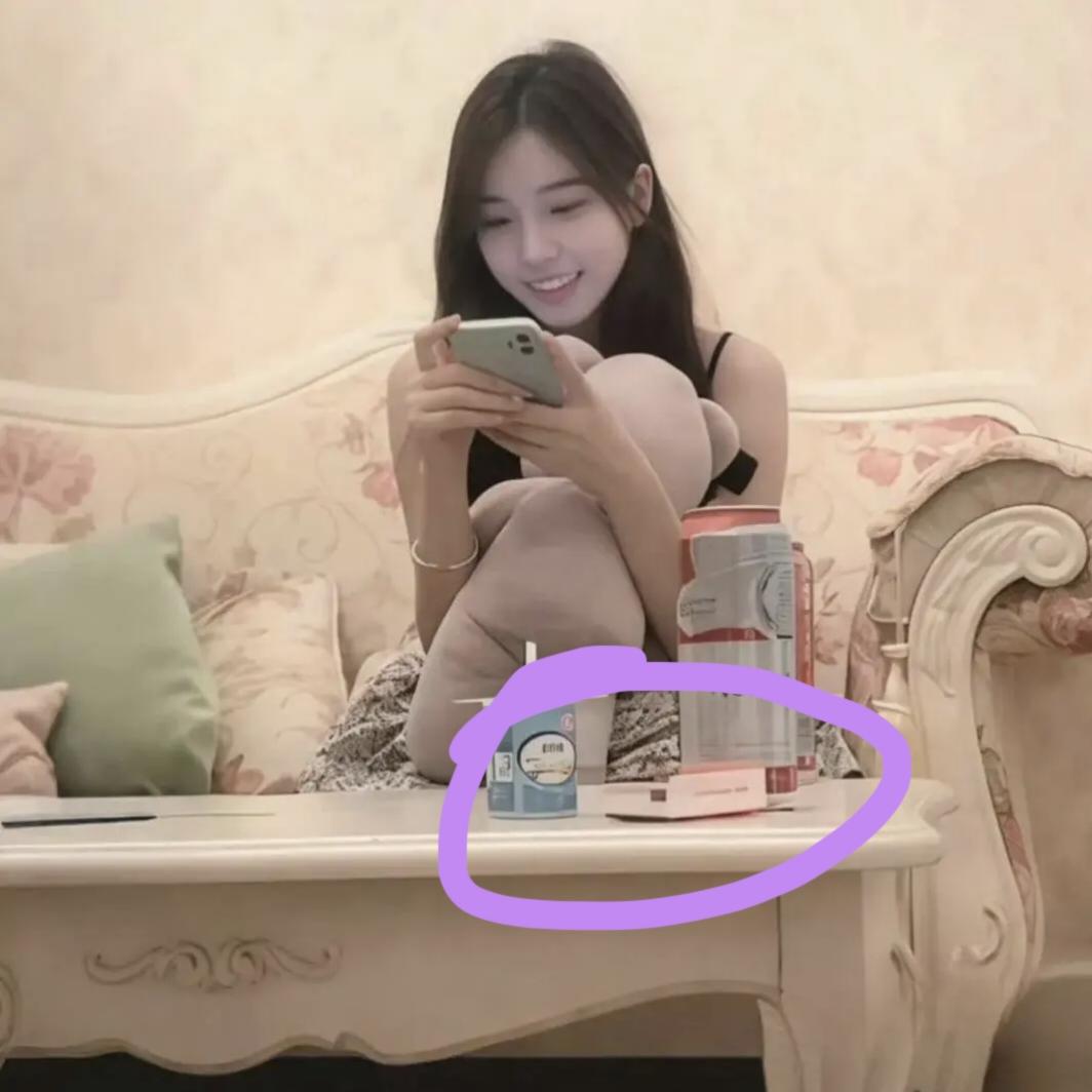 无意中发现，这盒子里面是什么东西？昨晚去和这两位小姐姐一起吃饭聊天，一起喝点小酒