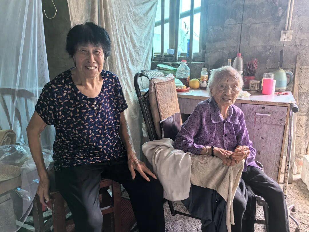 浙江温岭，一104岁阿婆每天睡眠长达18小时，晚上5点多入睡、早上8点起床，白天