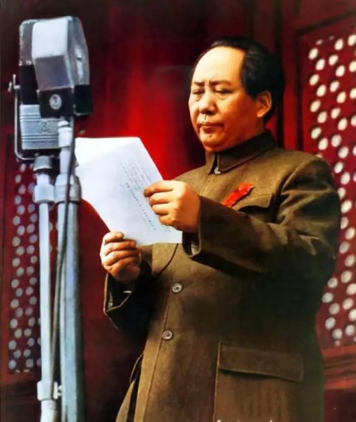 毛主席最伟大的历史功绩太多了！实实在在地说，毛主席最伟大的历史功绩是我们普通老百