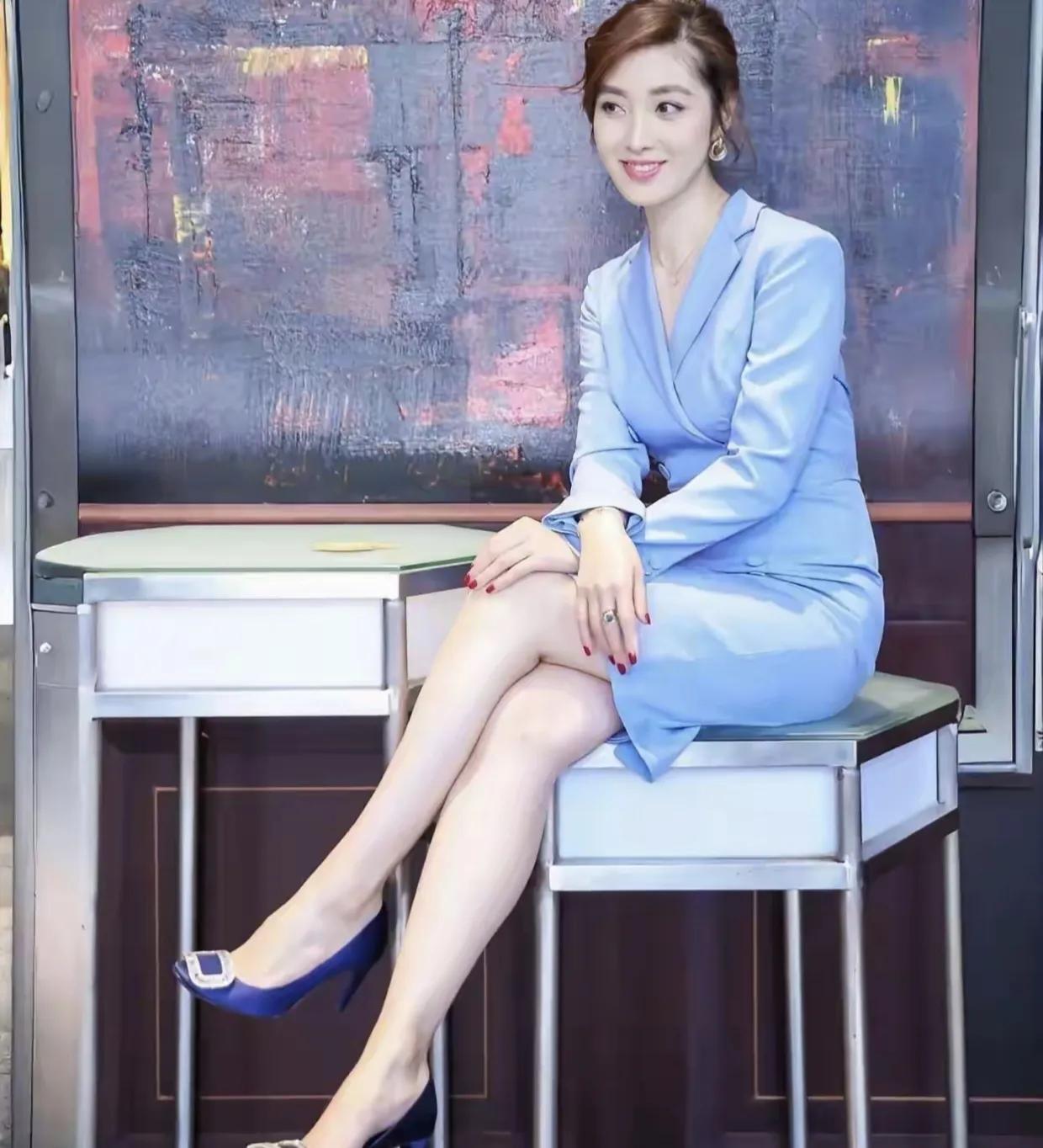 比董卿马凡舒漂亮的主持人，不是央视而是上海东方卫视的何卿最近看到不少人在讨论