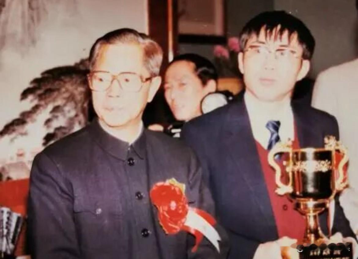 1985年11月，第一届中日围棋擂台赛里，中方主帅聂卫平执黑以3目半的优势战胜日