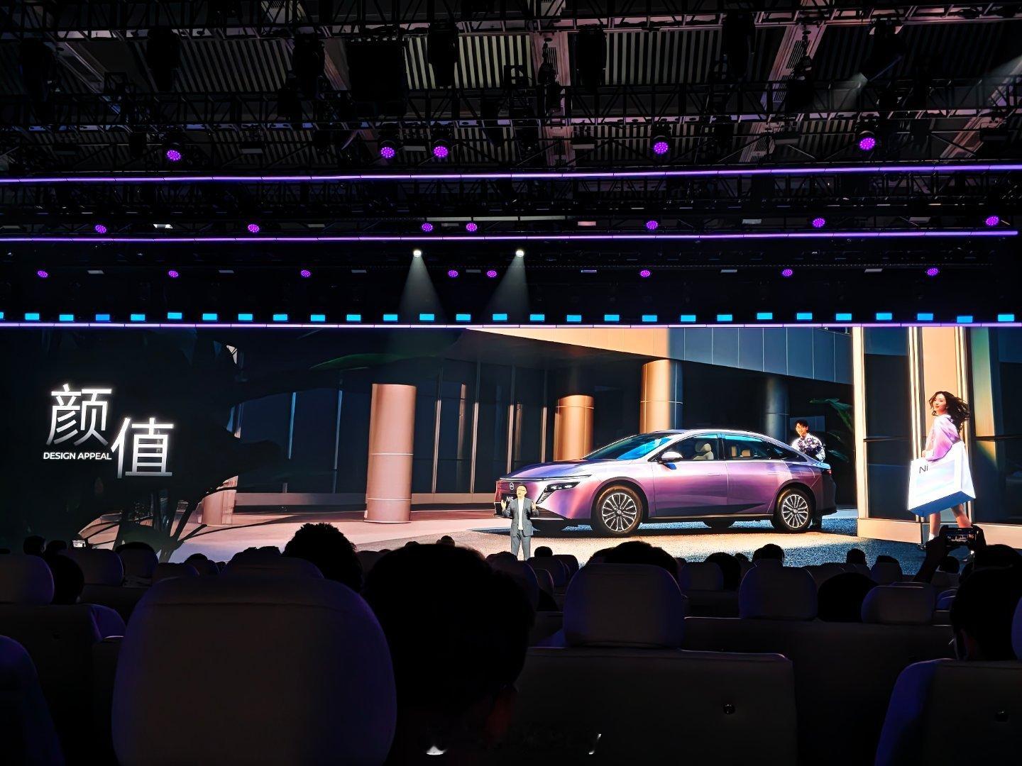 很多人选择东风日产N6是因为它的颜值，日照金、风信紫、流光银、曜石黑、岩山灰、珠