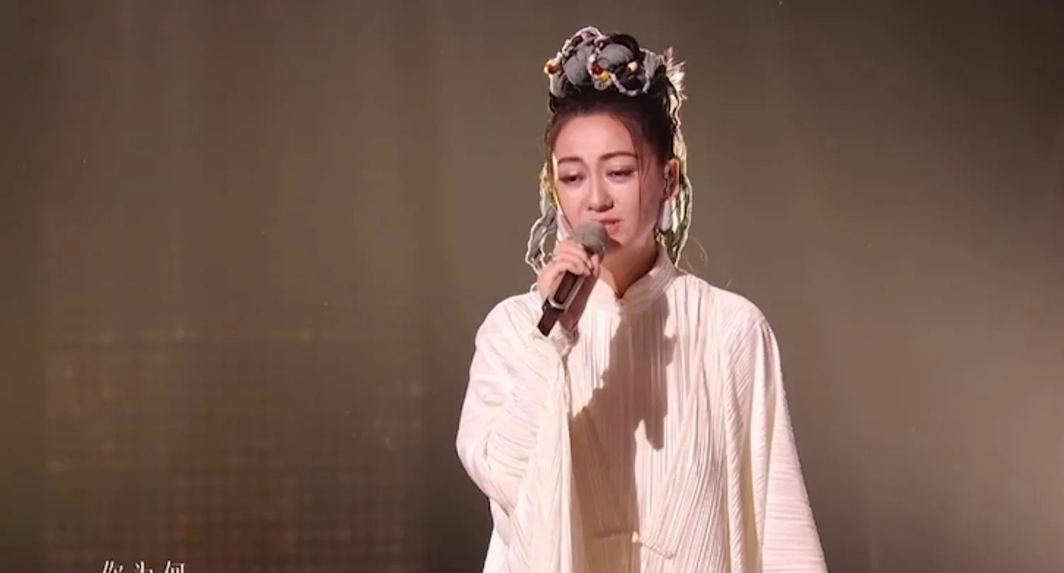 《歌手2025》昨晚的比赛结果还是挺让人满意的。首先，者来女终于被淘汰了，以她的