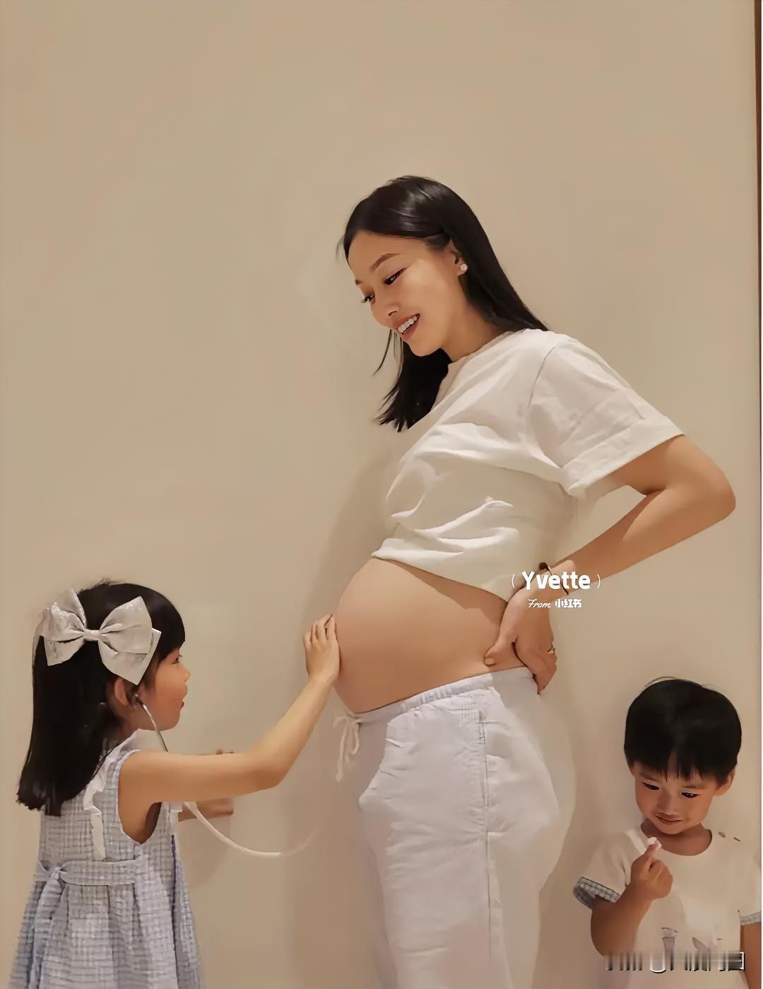 “孕期的温馨时刻，宝贝们共同迎接新生命的降临”💖👶🏻👧🏻孕期的崩溃瞬间