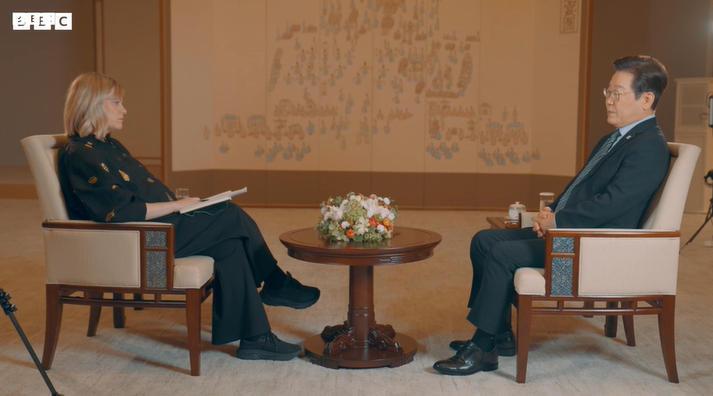 李在明声称中俄朝走近我们很难做。 当地时间9月22日，韩国总统李在明在纽约参