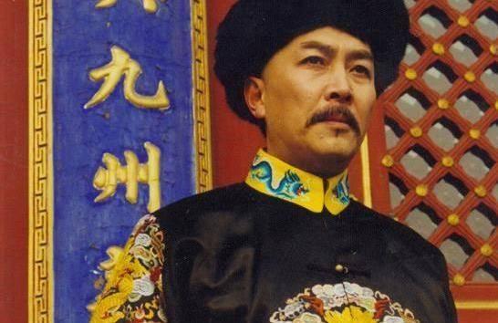 雍正十一年，张廷玉回乡祭祖，雍正亲自挑选各地进贡的茶叶赐给他，还附赠一块玉如意，