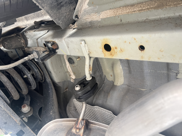 两年8个月的cs75puls底盘生锈去4s店4s店说是正常的大家来说说这种是正