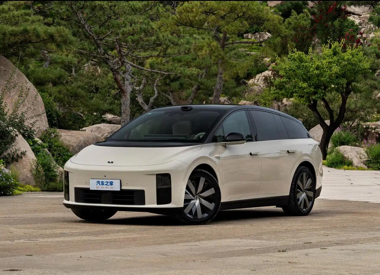 2025款理想i6核心信息2025款理想i6是理想汽车推出的中大型纯电SUV