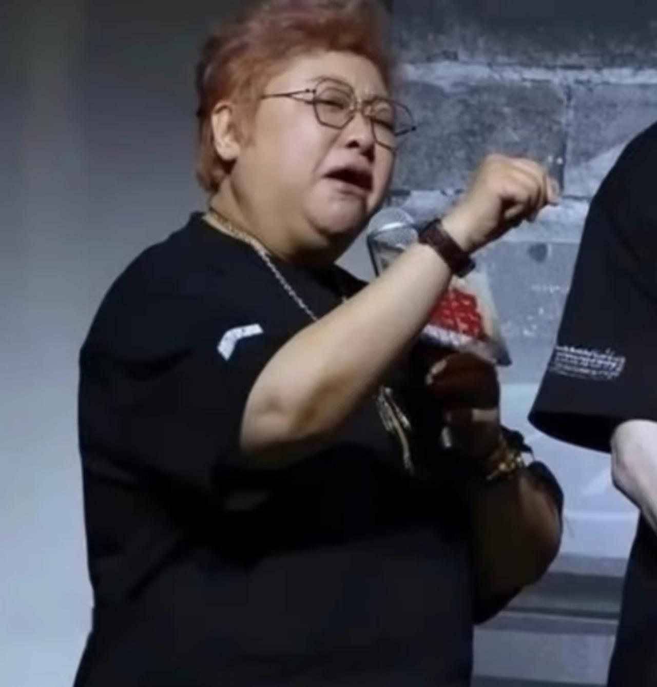 对比李亚鹏和韩红，都是做公益的，面相却有不一样的变化。李亚鹏显老了，眼神里有