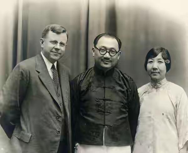 1967年，88岁的孔祥熙已经快不行了。那天，他看着金发碧眼的小孙子时，突然哭