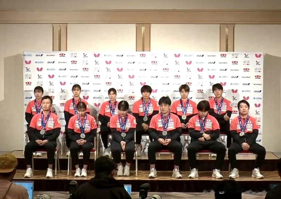 日本乒乓球队记者见面会上竟然发生了不可思议的一幕张本美和在女团决赛中为日本