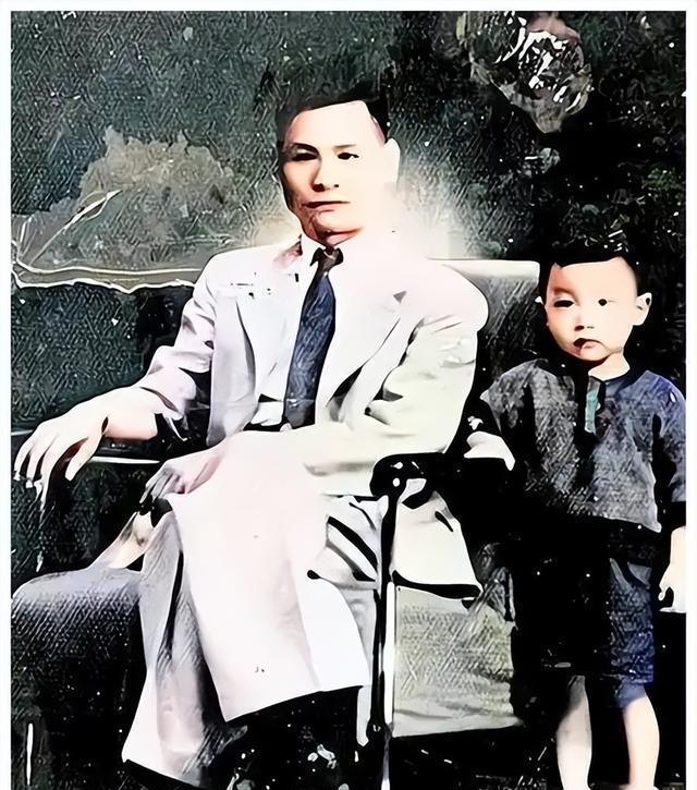 1950年6月，华东公安局捉到了一个国民党特务，这名国民党特务熬不住审问，最后不