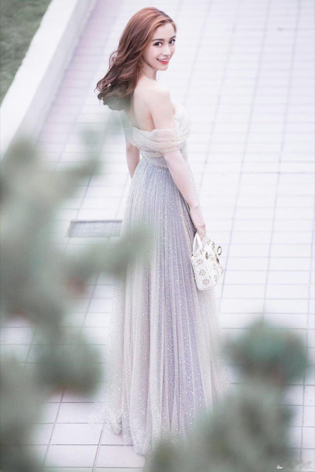 #angelababy##Angelababy#一眼心动，再看沦陷，杨颖的长相自带故事感，怎么拍都很
