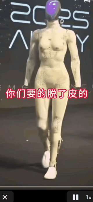 扒了皮给大家看清楚，小鹏机器人到底是不是人装的？最近小鹏机器人拟人走路的画面流