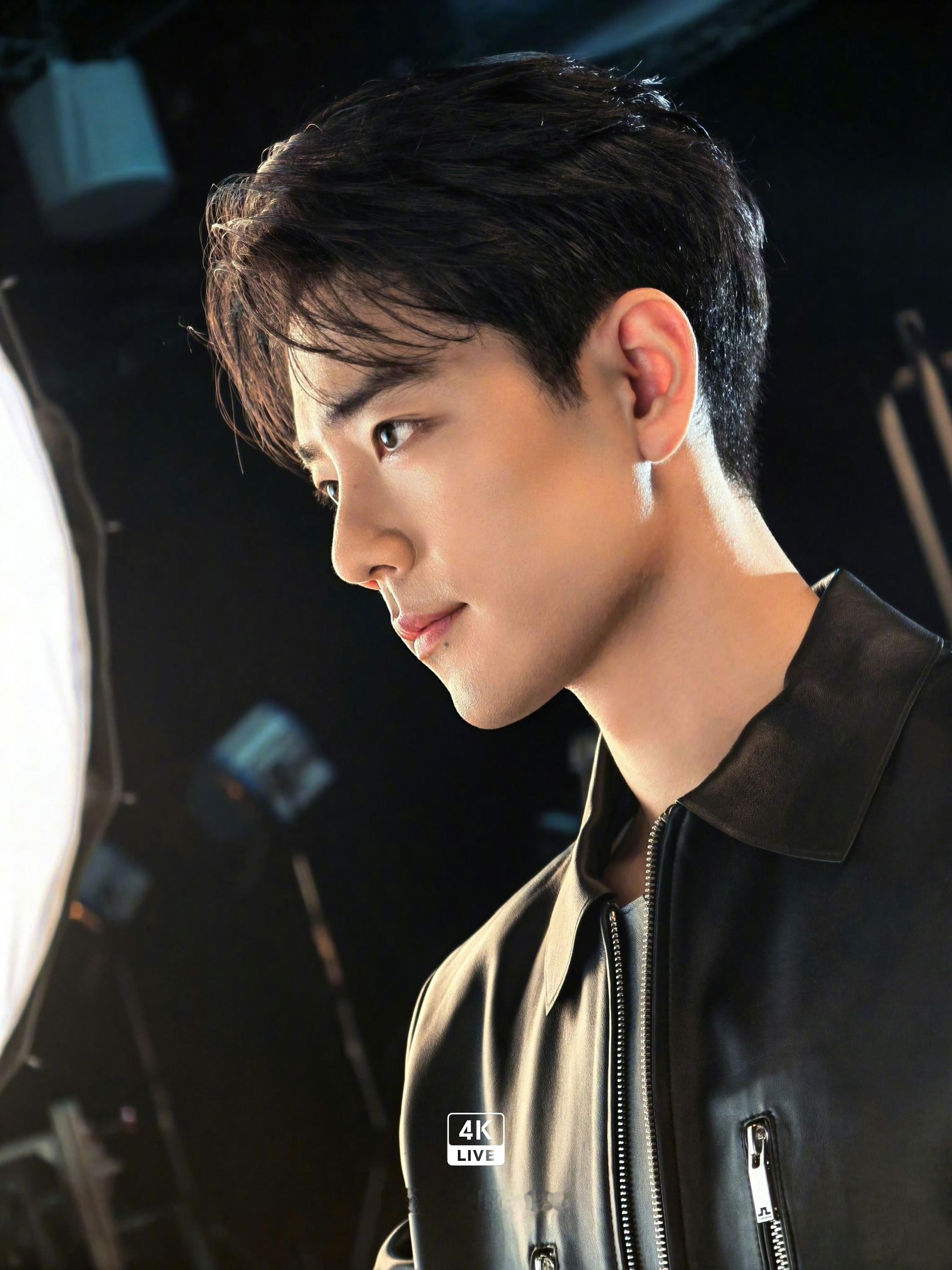 好帅好清晰好想摸摸肖战的大肌肉