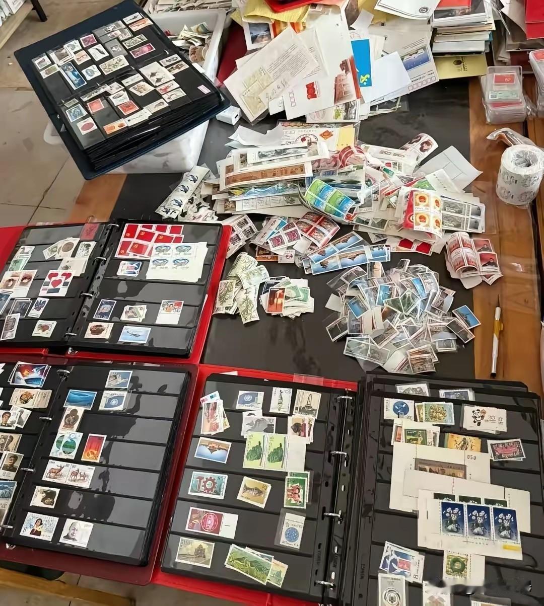 一哥们想把收藏几十年的邮票脱手，去邮市一转生无可恋，没有一位邮商愿意收他的货，这