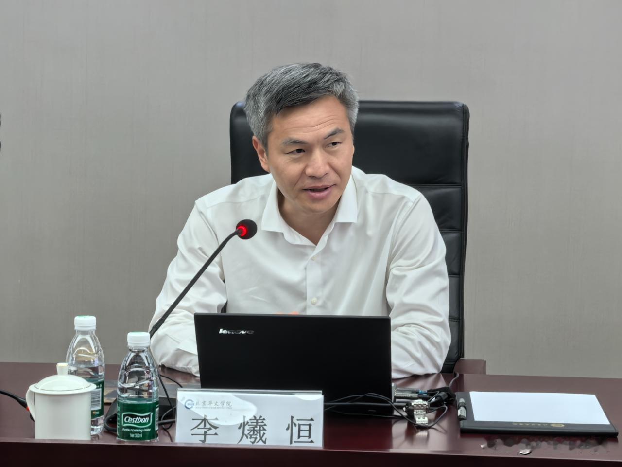 梅州是华侨之乡，在海外的梅州籍华人华侨众多，分布广泛影响力不可小觑，因而梅州人事