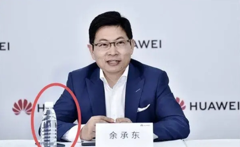 华为鸿蒙系统电脑正式亮相，但我劝你不要高兴太早，看完以下4个优缺势再买：缺点